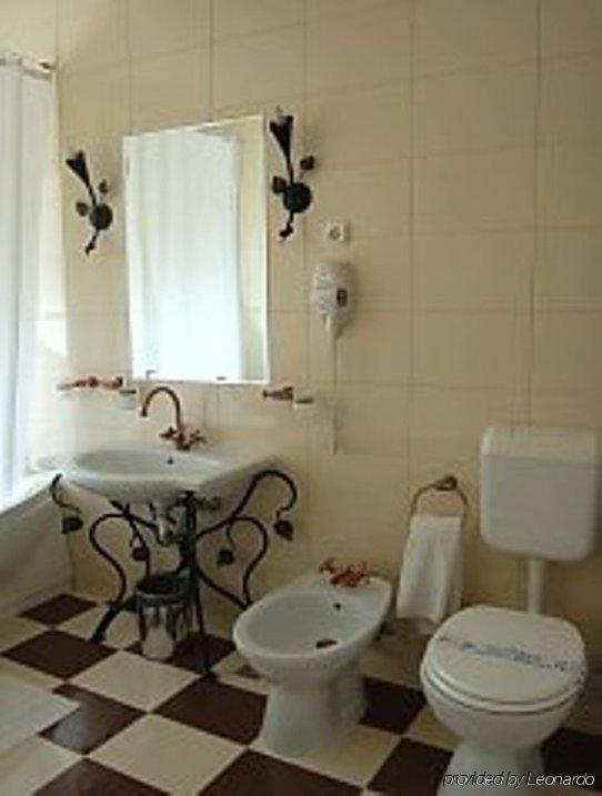 Elite Hotel Oradea Habitación foto